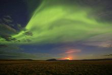 Icelandic aurora borealis and the Holuhraun eruption glow