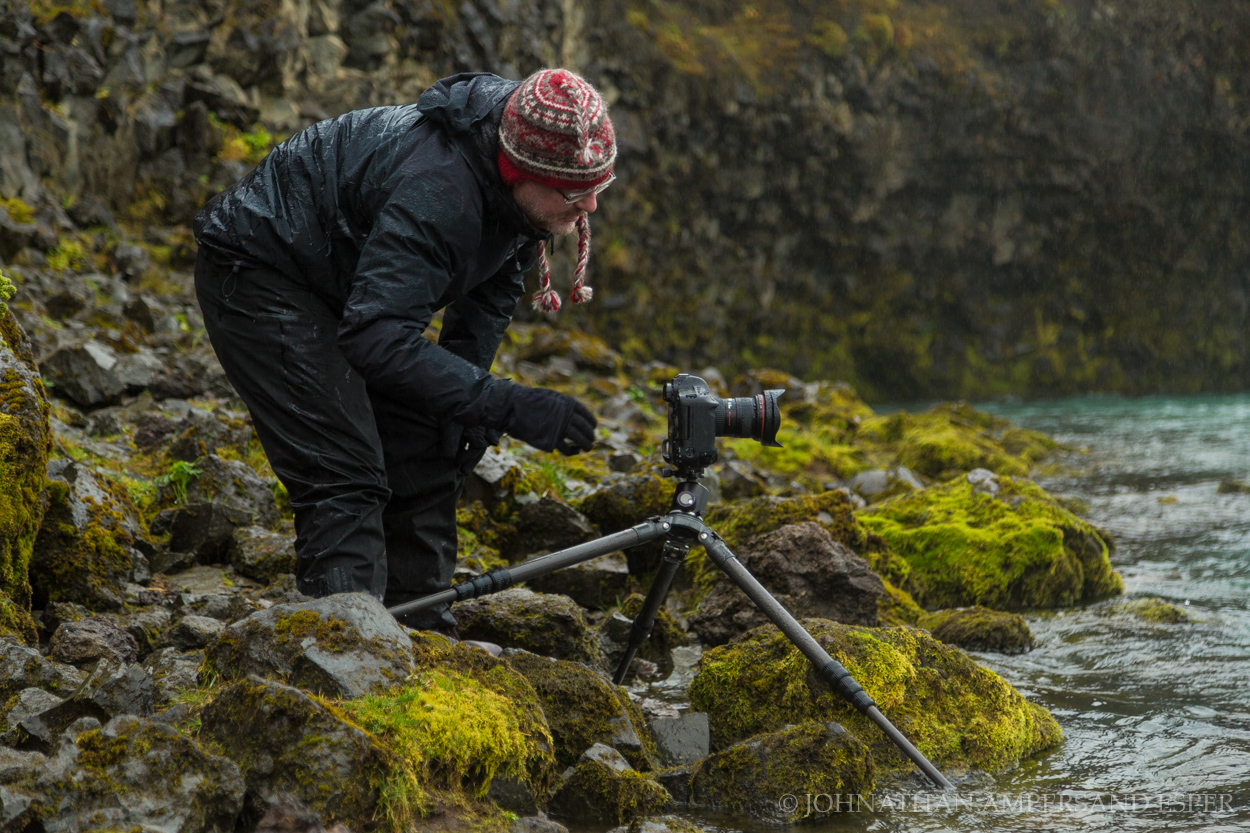 Photographer captures rainy Icelandic scene amognst moss-covered rocks